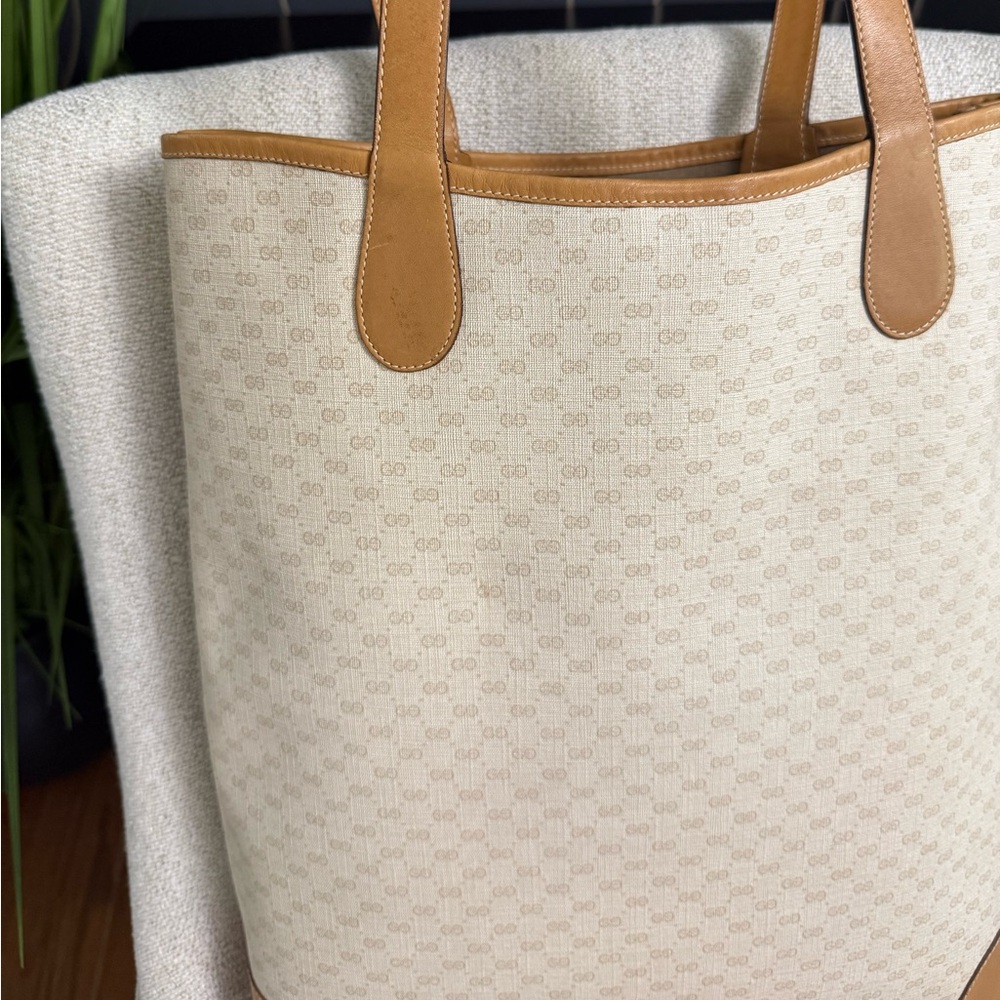 Authentic Gucci white monogram microGG coated canvas tote bag - Picture 8 of 16